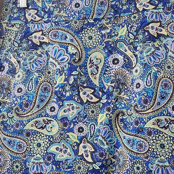 Woman's paisley skirt - perfect for work or play. - Picture 2 of 3